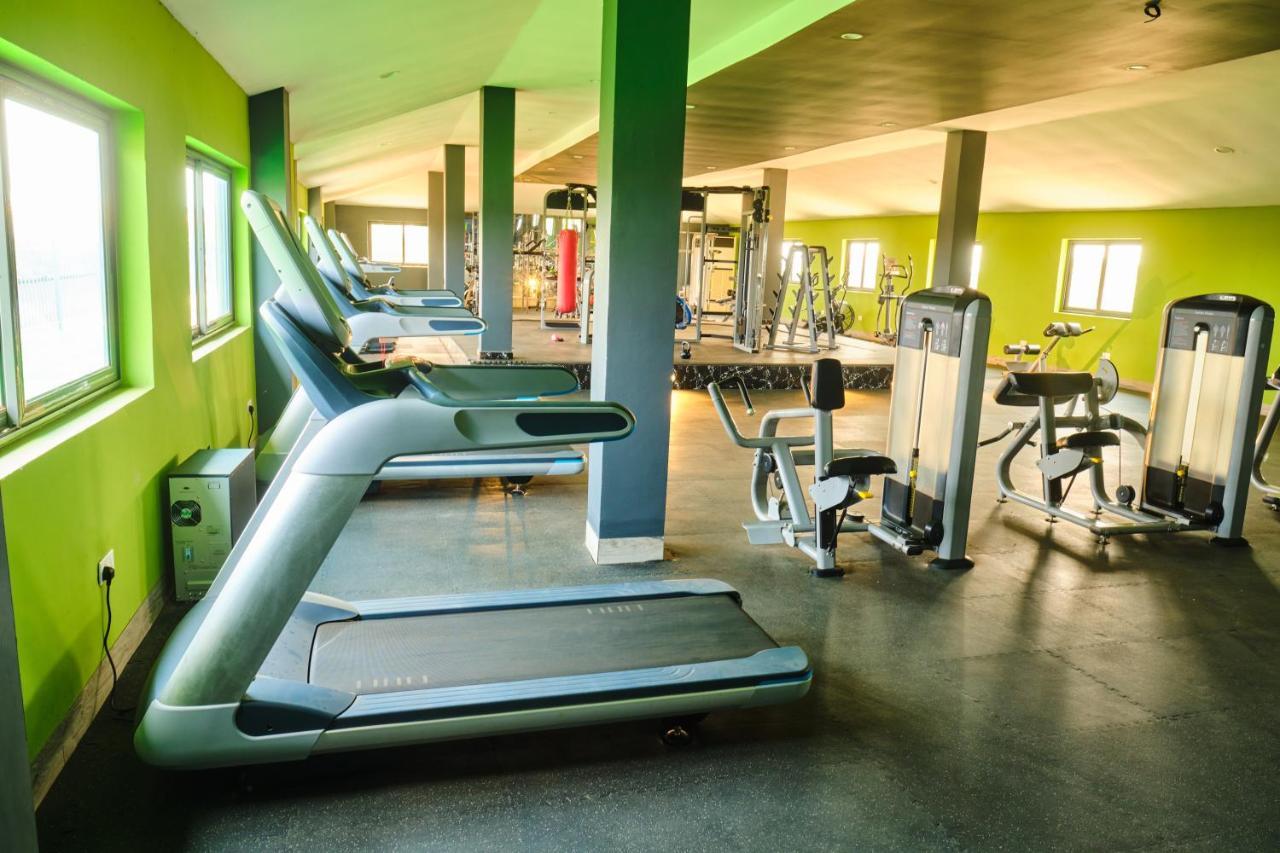 Legon City Mall Short Stay Apartments For Business And Vacation - East Legon อักกรา ภายนอก รูปภาพ