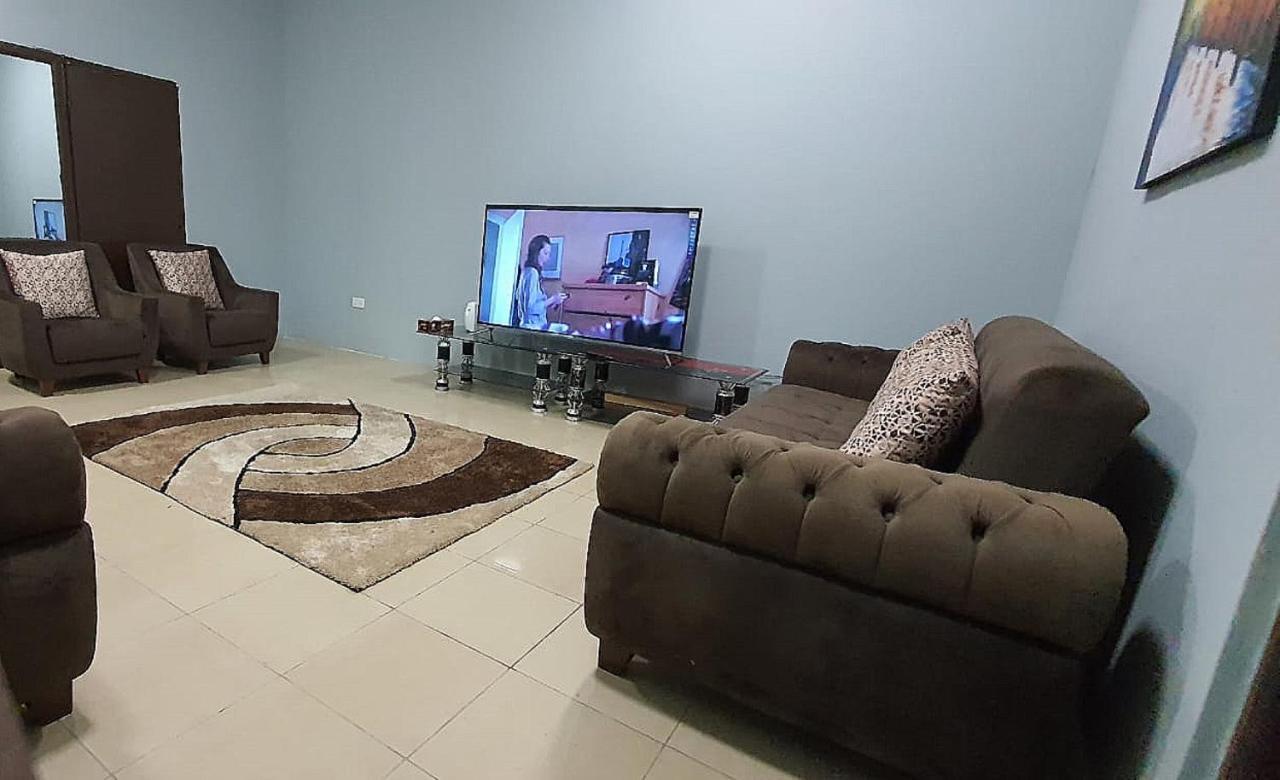 Legon City Mall Short Stay Apartments For Business And Vacation - East Legon อักกรา ภายนอก รูปภาพ