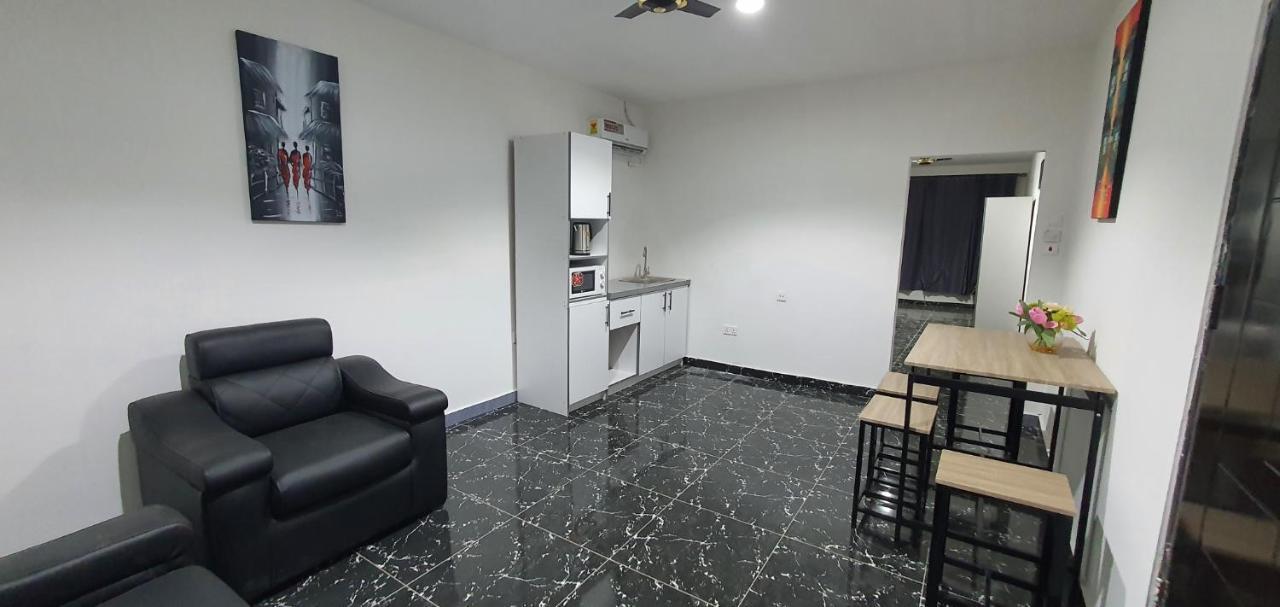 Legon City Mall Short Stay Apartments For Business And Vacation - East Legon อักกรา ภายนอก รูปภาพ